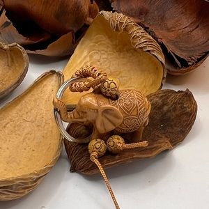 Polyresin Carved Lucky Elephant Keychain‎ NEW